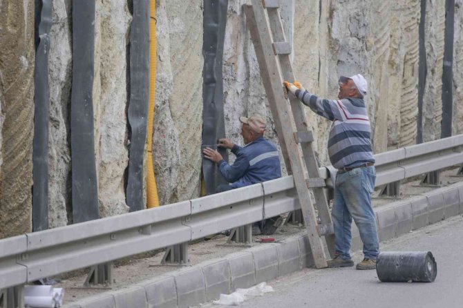 Alt Geçitte Püskürtme Beton Duvar Çalışması