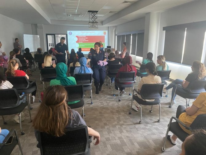 Manisa’da 300 Kadın Daha Kades Uygulamasıyla Tanıştı