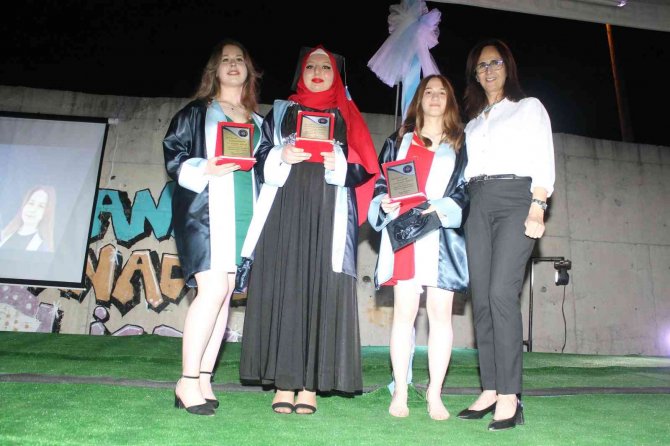 Manyas Anadolu Lisesi 10. Dönem Mezunlarını Uğurladı