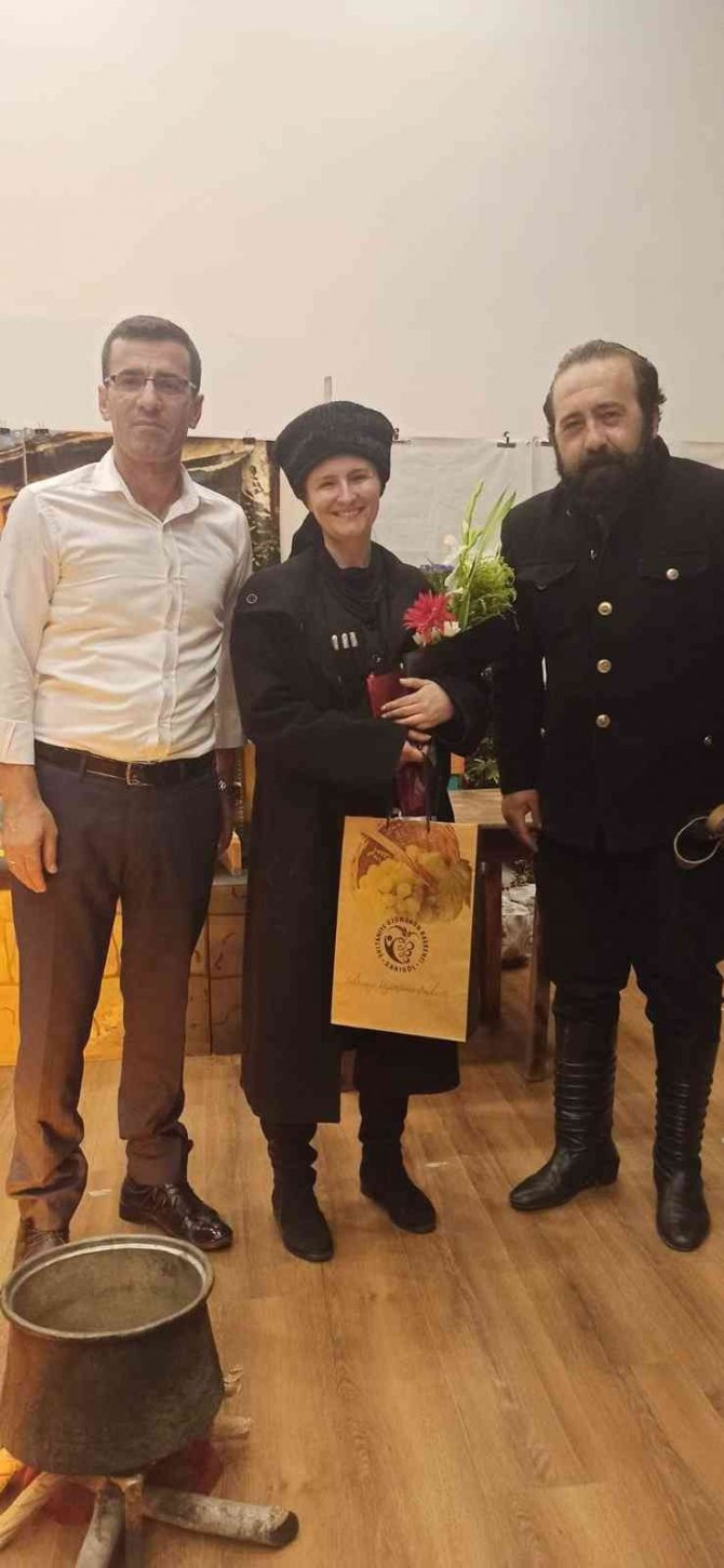 Gördesli Makbule Oyunu Sarıgöl’de Sahnelendi