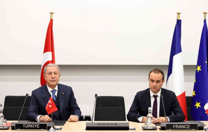 Bakan Akar, Fransız Mevkidaşı Lecornu İle Görüştü