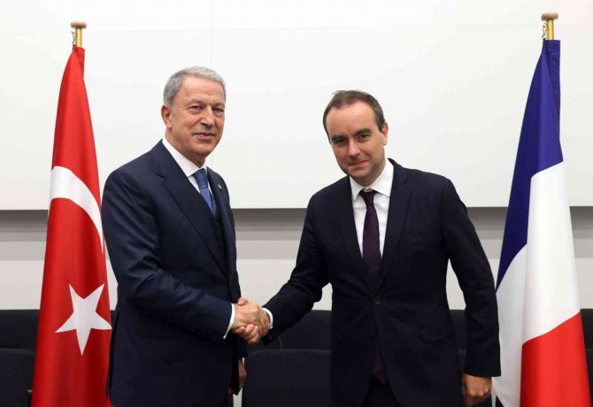 Bakan Akar, Fransız Mevkidaşı Lecornu İle Görüştü