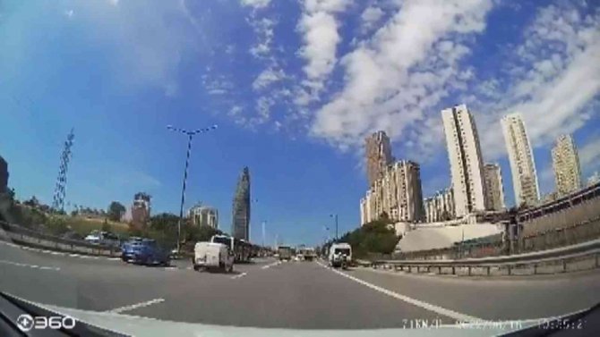 Ataşehir’de Metrelerce Sürüklendi, Aracın Altında Kalmaktan Kurtuldu