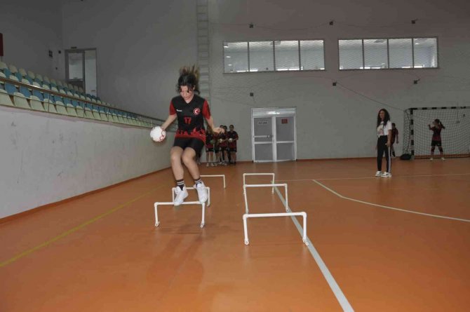 Geleceğin Hentbolcuları Yetişecek