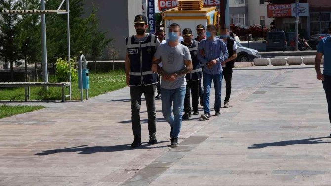Sokakta Kuzenini Öldüren Şüpheli Yakalandı