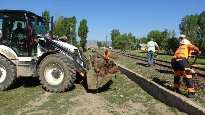 Muş’ta Koyunlarını Kurtarmaya Çalışan Besici Yük Treninin Altında Kalarak Feci Şekilde Öldü