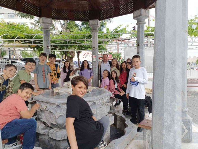 Ortaokul Öğrencileri Gençlik Merkezi’ni Ziyaret Etti