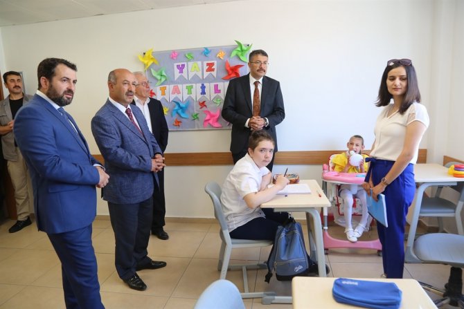 Özel Eğitim Uygulama Okulu’nda İncelemelerde Bulundu