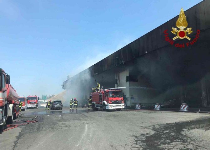 Roma’da Çöp Arıtma Tesisindeki Yangın Kontrol Altına Alındı