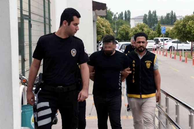 Otomobilinden 11 Silah Çıktı, “Buldum” Dedi
