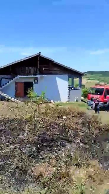 Ormanlık Alanda Çıkan Yangın Eve Sıçramadan Söndürüldü