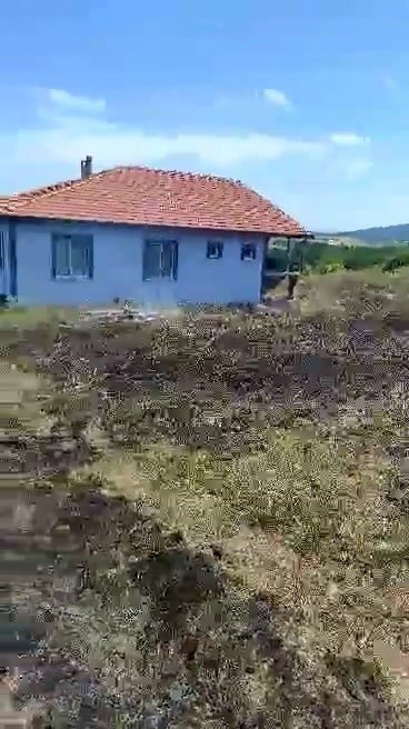 Ormanlık Alanda Çıkan Yangın Eve Sıçramadan Söndürüldü