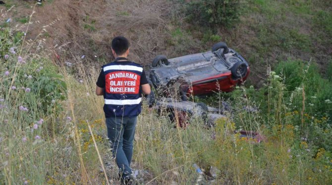 Çarpışan İki Otomobil Dere Yatağına Yuvarlandı: 6 Yaralı