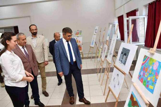 Vali Gürel Öğrencilerin Davetini Kırmadı, Okullarında Ziyaret Etti