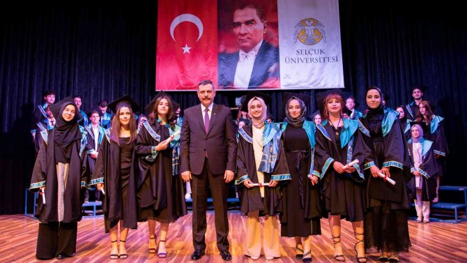 Sü Mimarlık Ve Tasarım Fakültesinde Mezuniyet Heyecanı