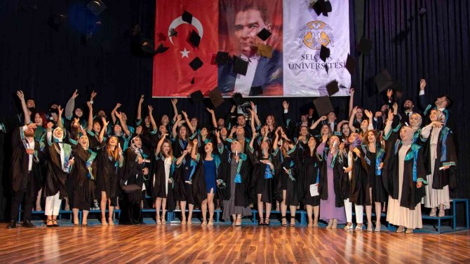 Sü Mimarlık Ve Tasarım Fakültesinde Mezuniyet Heyecanı