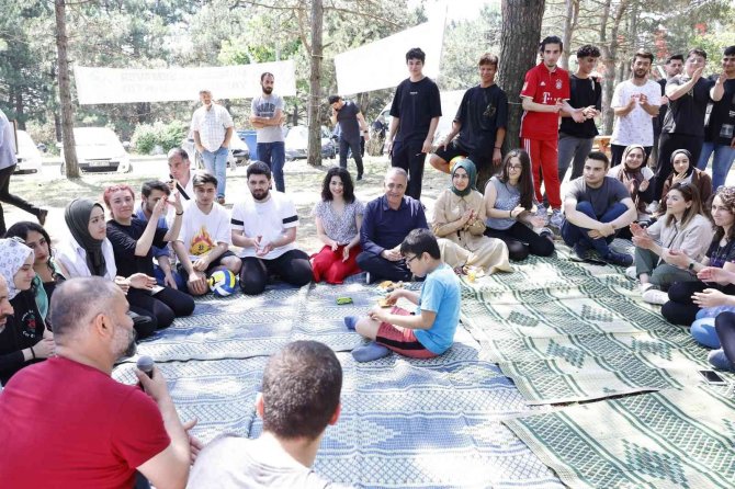 Sultangazi Belediyesi’nden Gençlere Yks Öncesi Moral Pikniği