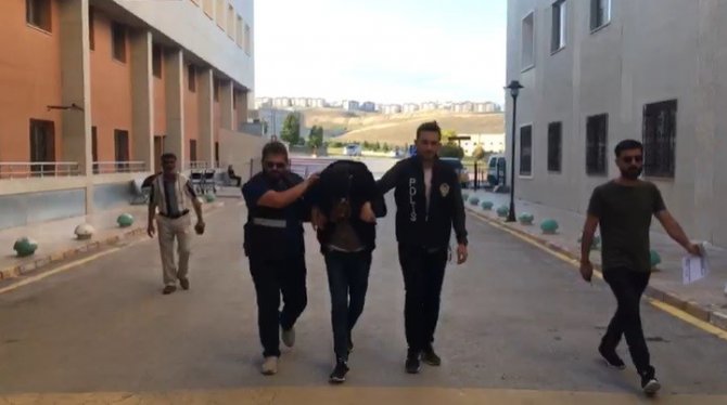 Hırsızlıktan Aranan Şüpheli Kendisini Durduran Polise Bıçakla Saldırdı
