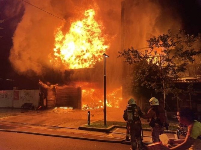Tayvan’da Ailesine Kızan Şahıs Evi Ateşe Verdi: 8 Ölü