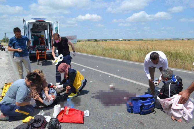 Çorlu’da Motosiklet Kamyonetle Çarpıştı: 2 Yaralı