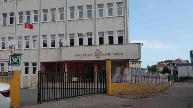 Karnesini Alacaktı, Minik Kalbi Dayanmadı