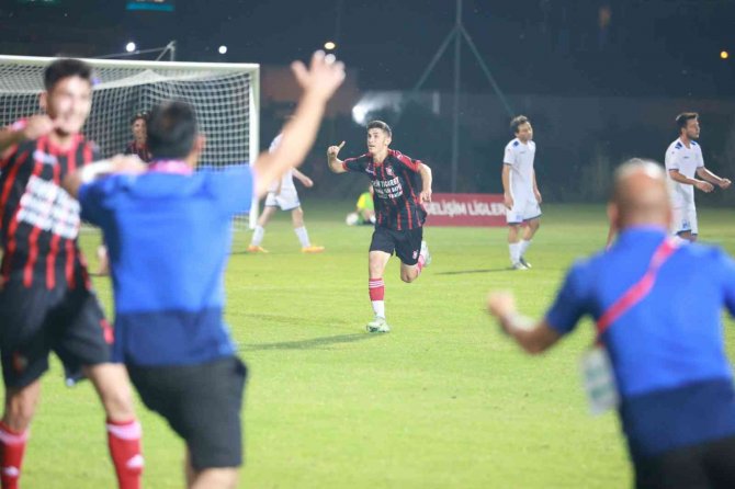 Gelişim Ligi U-17 Şampiyonu Uşakspor