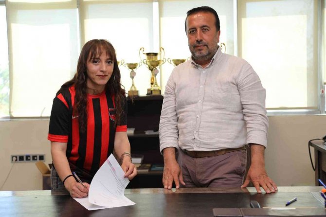 Kırmızı Siyahlılar 2 Genç Yeteneği Renklerine Bağladı