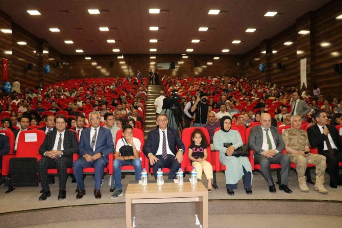 Van’da 230 Çocuğa Sensörlü Glikoz Ölçüm Cihazı