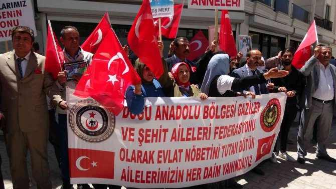 Hdp Yine Müzikle Annelerin Sesini Bastırmaya Çalıştı