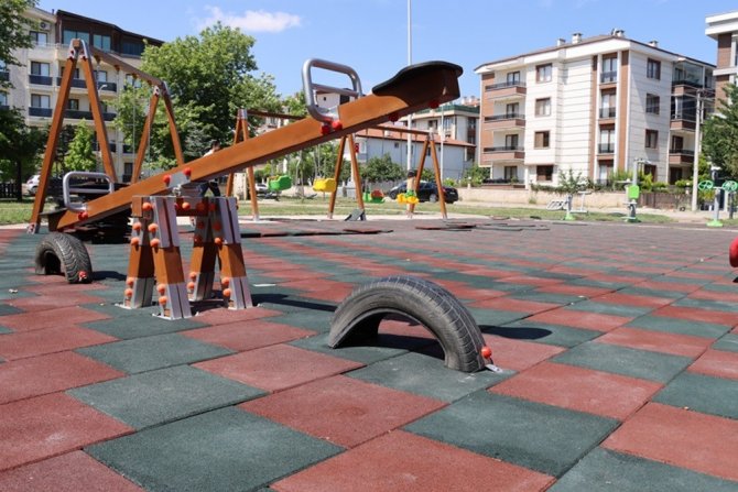 Yalova’da Yeni Çocuk Parkları Ve Spor Alanları Yapıyor