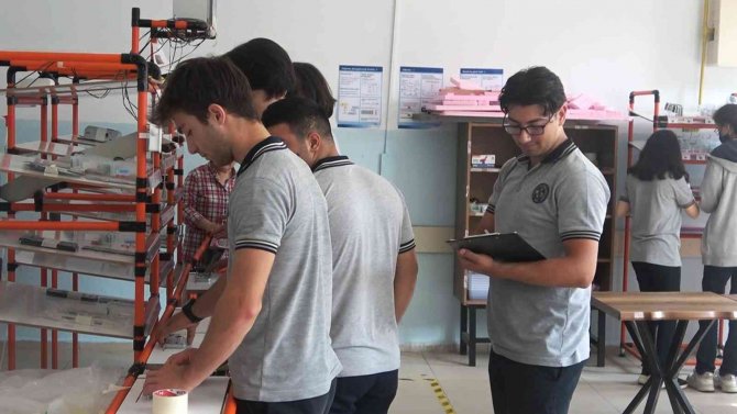 Yalova’daki Yalın Model Fabrika Atölyesi’nde Sanayiye Nitelikli Elemanlar Yetiştiriliyor