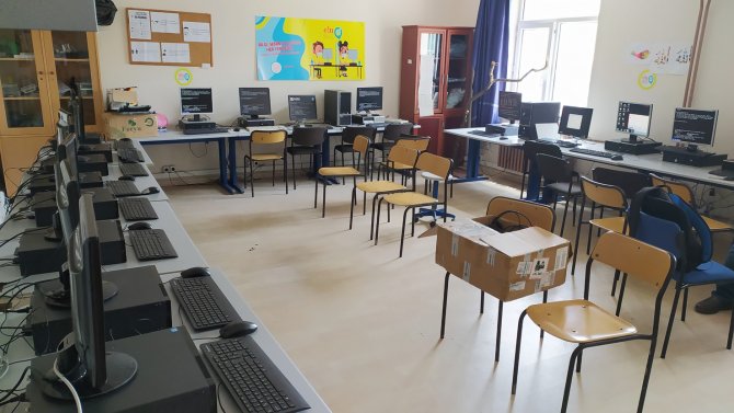 Öğrencilere Karne Hediyesi: 33 Bilgisayar Laboratuvarı