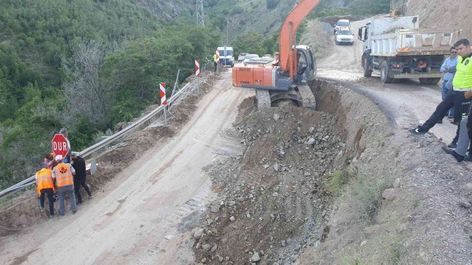 ”Zarara Uğradım” Dedi, Hastane Yolunu 2. Kez Ulaşıma Kapattı
