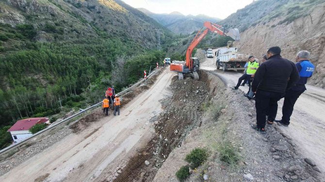 ”Zarara Uğradım” Dedi, Hastane Yolunu 2. Kez Ulaşıma Kapattı