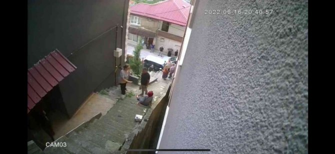 Yengesine Merdivende Pusu Kurup Kurşun Yağdırdı