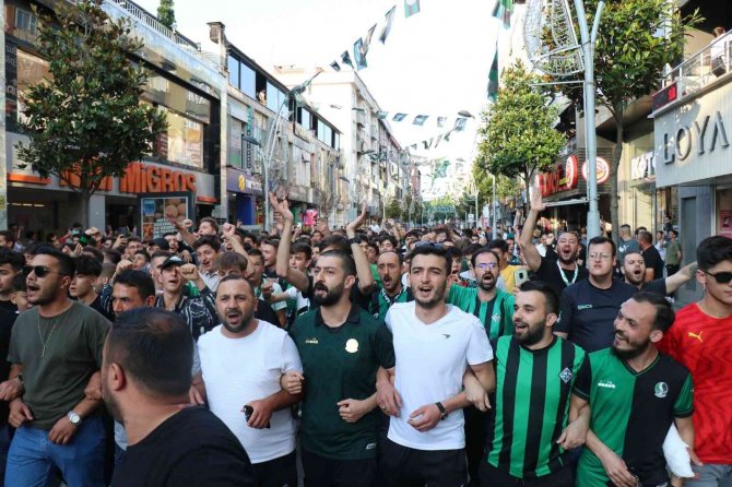 Sakaryaspor Taraftarı 57’nci Yaşı Coşkuyla Kutladı