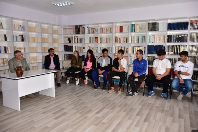 Başkan Bozkurt’tan Öğrencilerle Sınav Öncesi Motivasyon Söyleşisi
