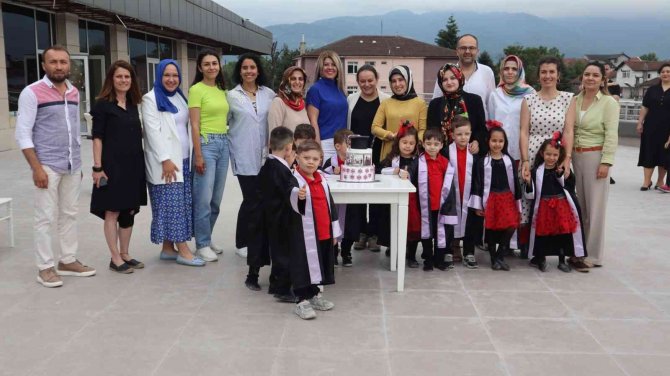 Minikler Karnelerini Başkan Yardımcısından Aldı