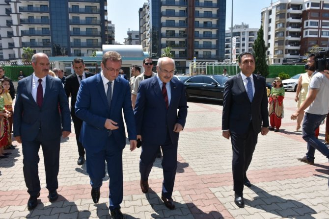 İ̇zmir’de Öğrenciler Karnelerini Aldı