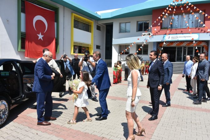 İ̇zmir’de Öğrenciler Karnelerini Aldı