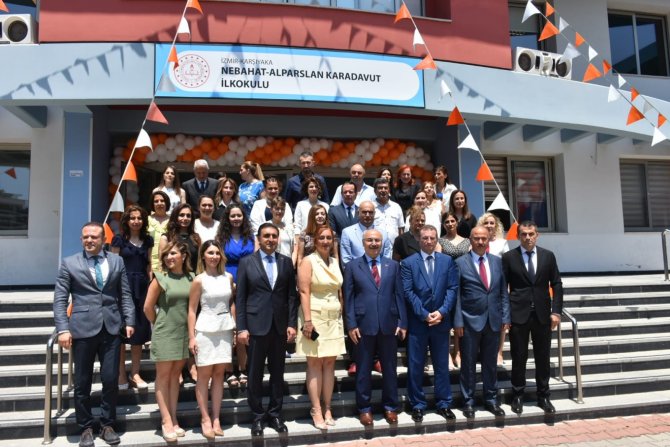 İ̇zmir’de Öğrenciler Karnelerini Aldı