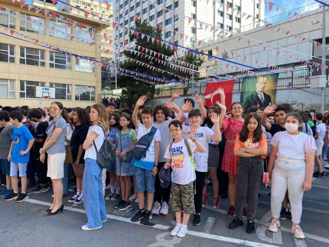 Beşiktaş’ta Öğrenciler Karne Heyecanı Yaşadı