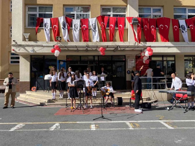 Beşiktaş’ta Öğrenciler Karne Heyecanı Yaşadı