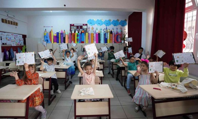 Ankara’da Öğrenciler Karne Heyecanı Yaşadı