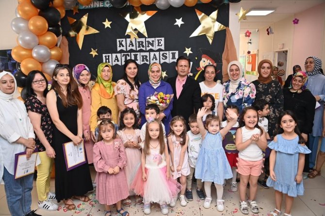 Açem’li Anne Ve Çocukları Karne Heyecanı Yaşadı