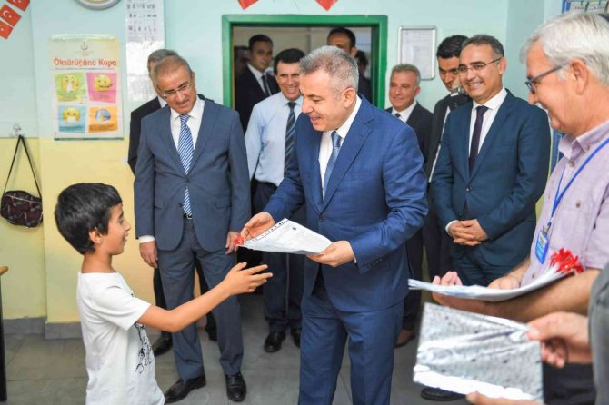 Adana’da 514 Bin 831 Öğrenci Karne Sevinci Yaşadı