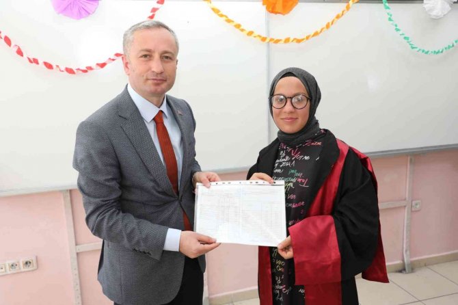 Ağrı’da Öğrencilerin Karne Heyecanı