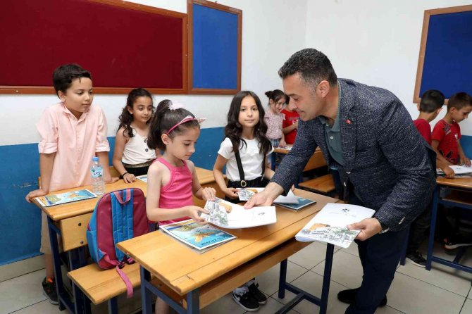 Başkan Yücel’den Öğrencilere Karne Sürprizi