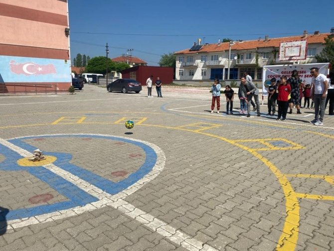 Altıntaş’ta Geleneksel Çocuk Oyunları Şenliği