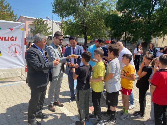 Altıntaş’ta Geleneksel Çocuk Oyunları Şenliği